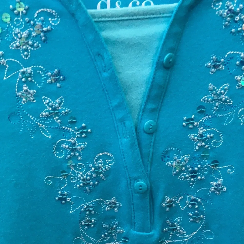 FINAL MARKDOWN Denim and company embroidered top Small - Picture 2 of 4
